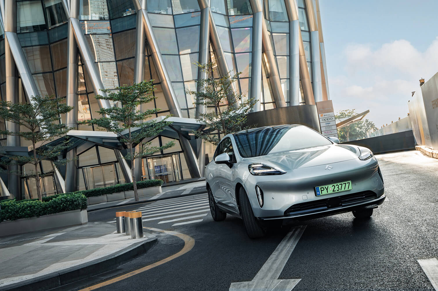 GAC HYPTEC HT hoone taustal – premium-klassi elektriline SUV coupé sõiduulatusega 520 km WLTP